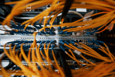 Serverraum in Frankfurt symbolisiert optimierte IT-Infrastruktur durch unser Systemhaus.